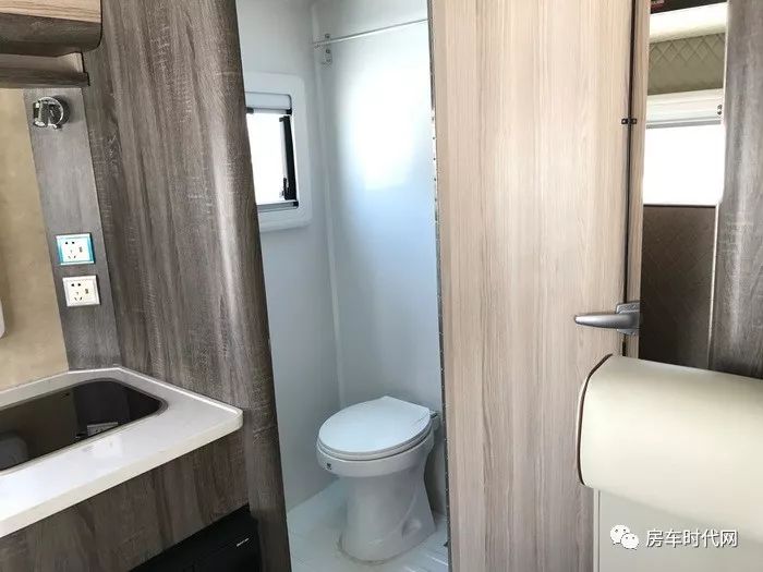 实力玩家的首选 雅升进口奔驰C型房车