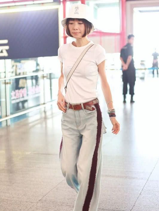 陈鲁豫近照曝光,胖了十几斤却美出天际,下半身