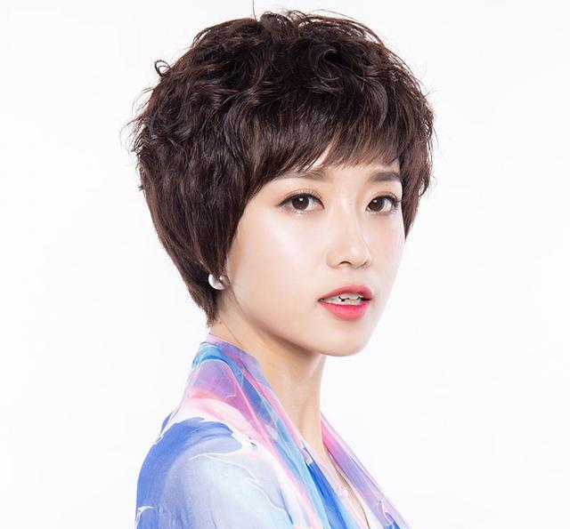 中年女性发型就选这几款简单时尚有气质