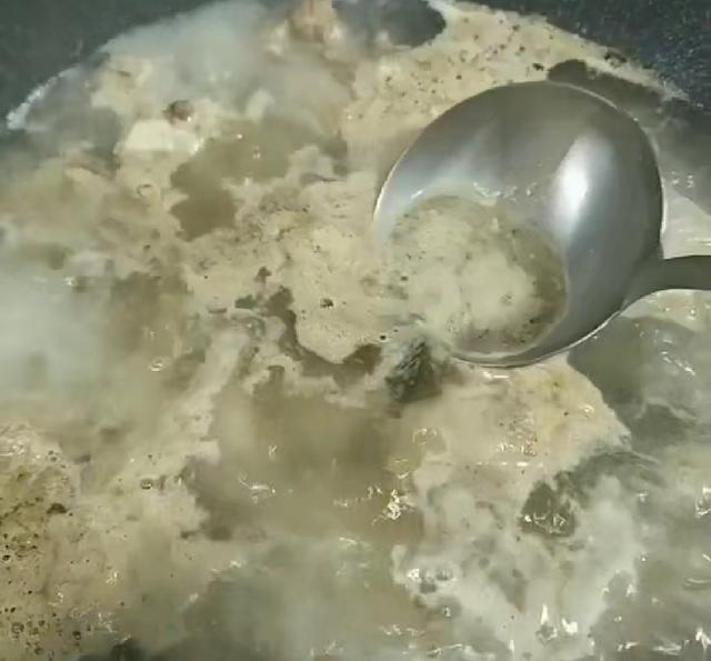 秋天,老婆最爱喝这汤,隔天就煲一次,营养丰富,好