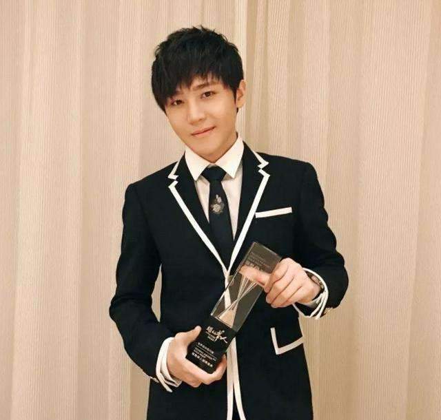 上了15次快乐大本营都没有火, 10届的快男被团灭了