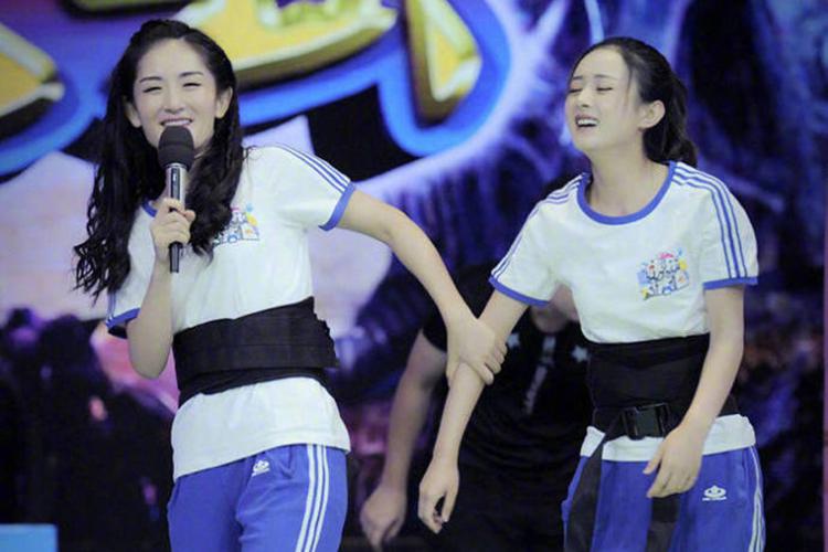 娱讯:谢娜被粉丝叫赵丽颖|戚薇人鱼妆|张檬回应整容