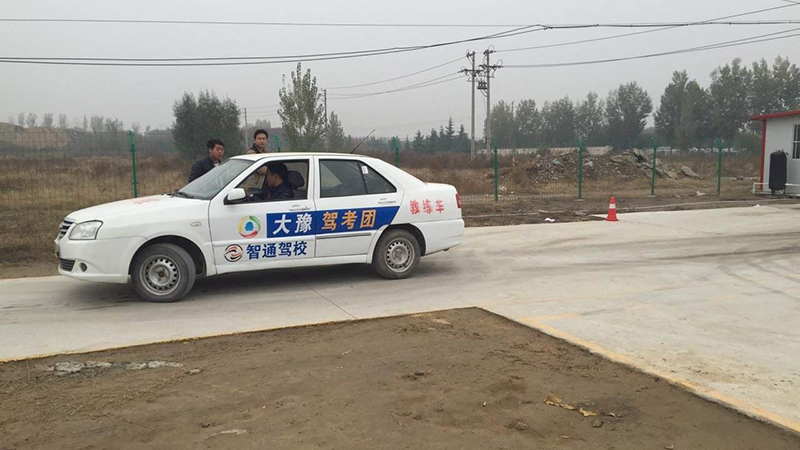 现在考驾照 到底是科二难还是科三难?