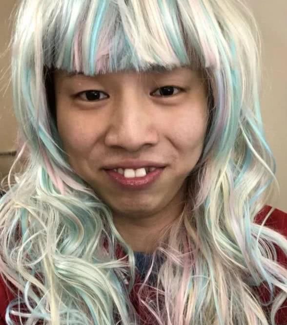 抖音走红的最美工厂妹,摘下口罩后,网友:我看到的是女鬼吗?