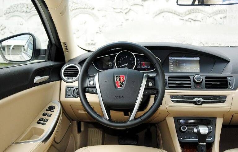 轴距2.7米,超朗逸的国产家轿,搭载1.8T+6DCT,不足10万