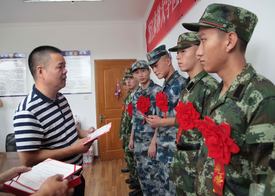 原来大专毕业当兵有这么多好处，有人已经后悔当初没参军