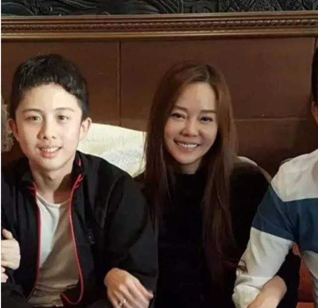 她把儿子宠进监狱,11岁刚断奶,有生理反应之