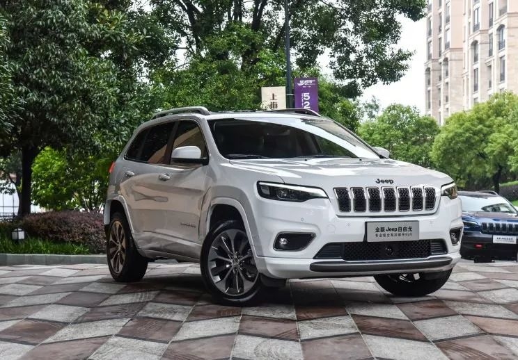 90车闻丨JEEP自由光2.0T高功版发布 WEY P8 GT官图曝光