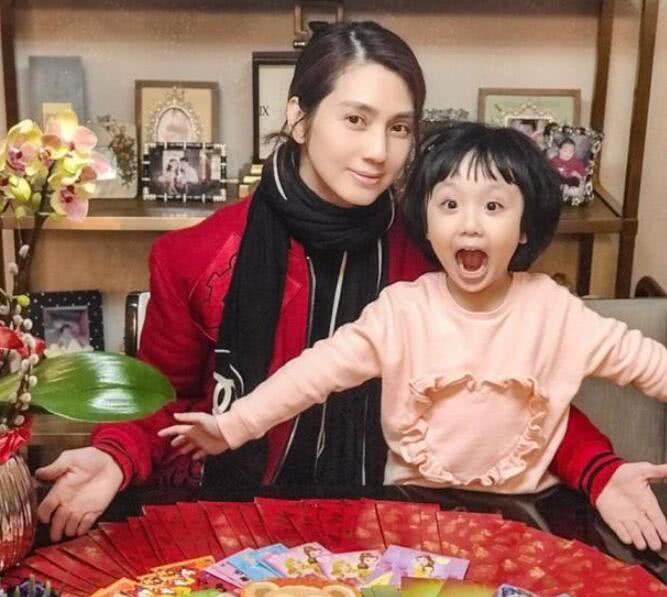 张丹峰开的公司法人却是毕滢,他的解释惹众怒