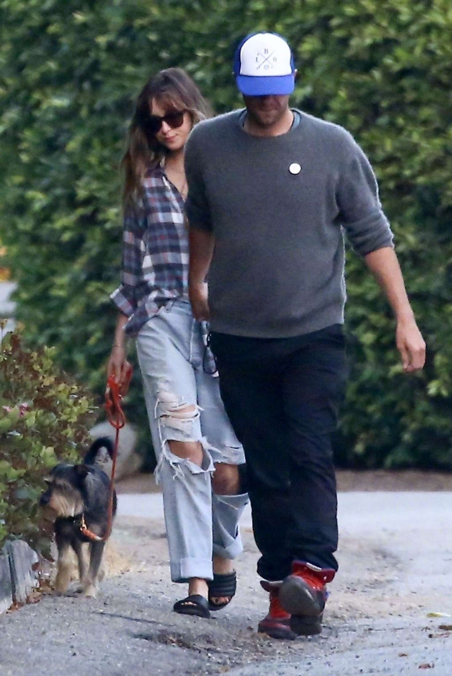 chris martin前妻,chrismartin前妻 歌手克里斯·马汀chris martin和女友达妹dakota johnson在malibu外出