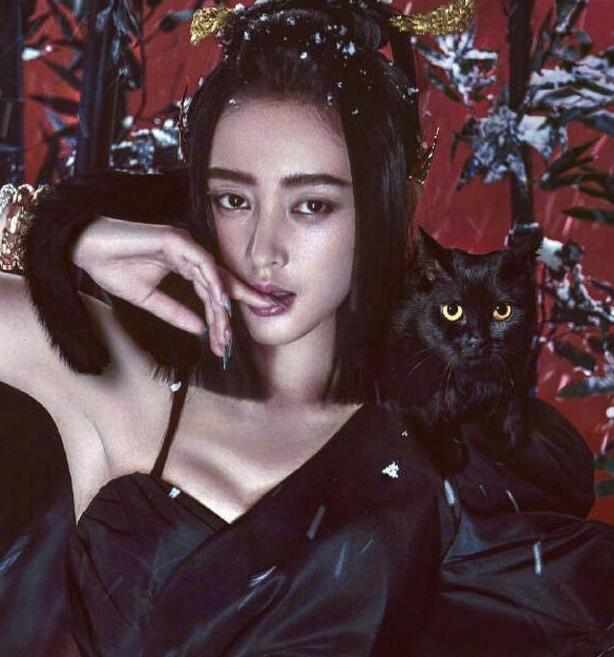 大长腿少女,转身一个女扮男装,再转身一只妖猫