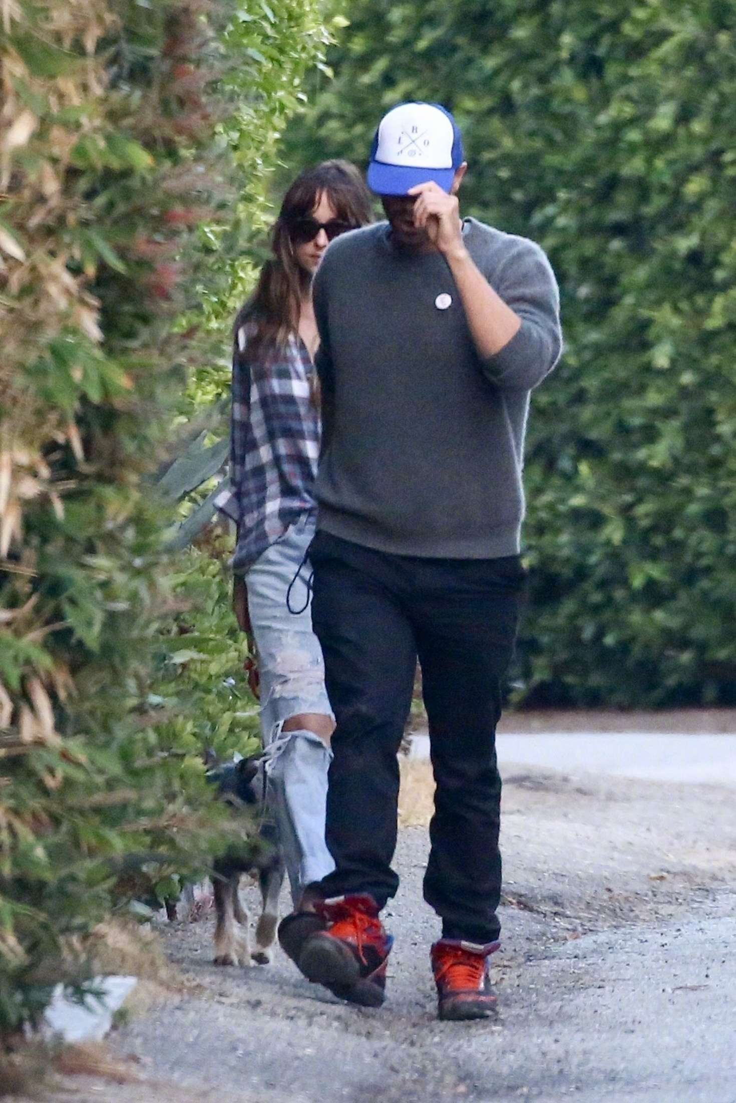 chris martin前妻,chrismartin前妻 歌手克里斯·马汀chris martin和女友达妹dakota johnson在malibu外出