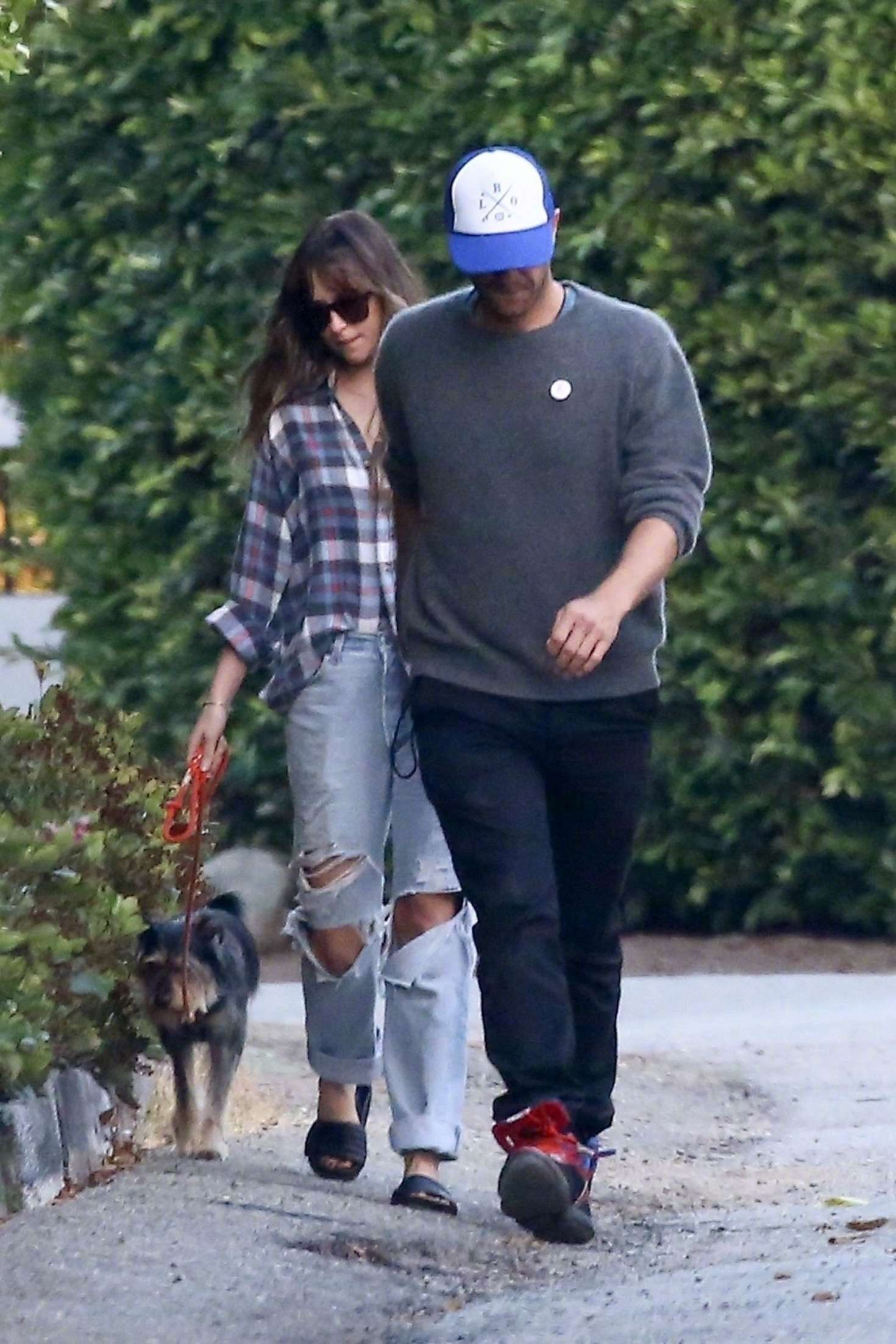 chris martin前妻,chrismartin前妻 歌手克里斯·马汀chris martin和女友达妹dakota johnson在malibu外出