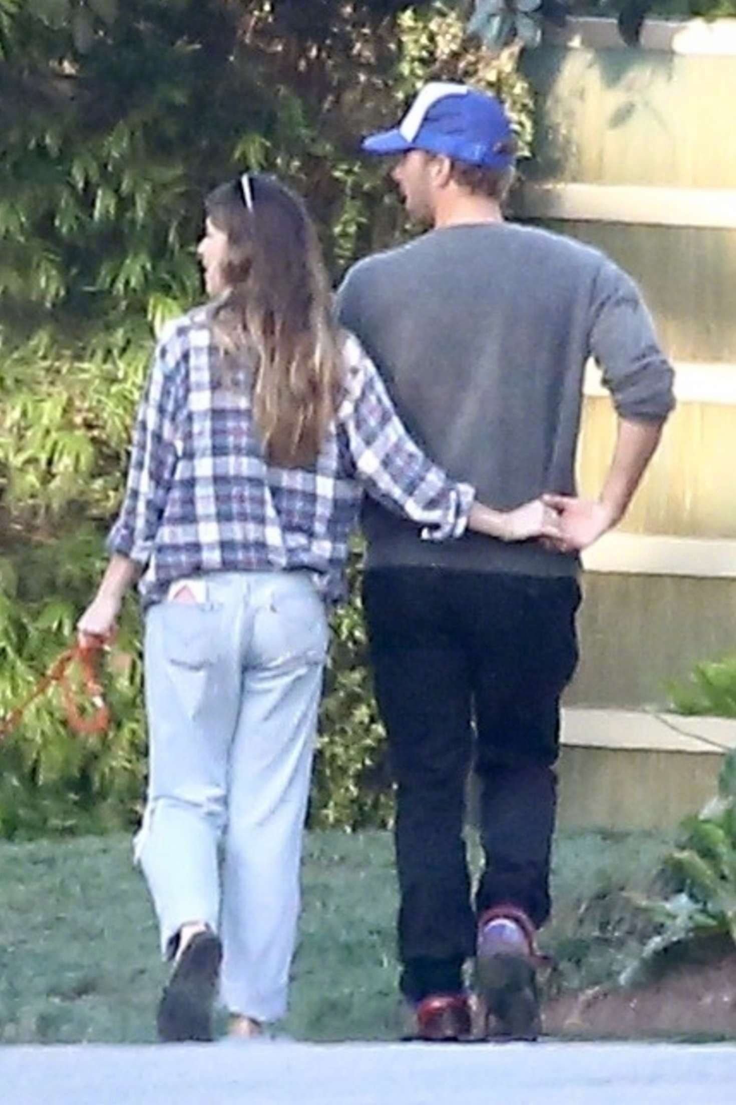 chris martin前妻,chrismartin前妻 歌手克里斯·马汀chris martin和女友达妹dakota johnson在malibu外出