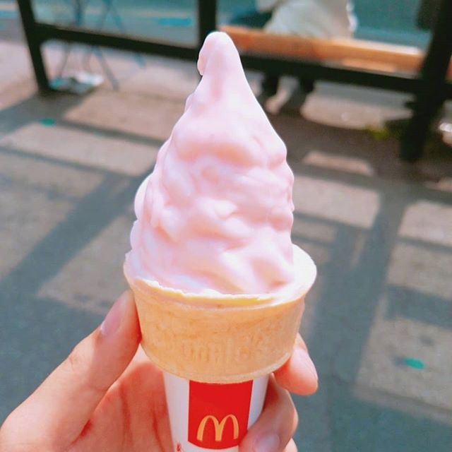 韩国麦当劳新出的樱花甜筒