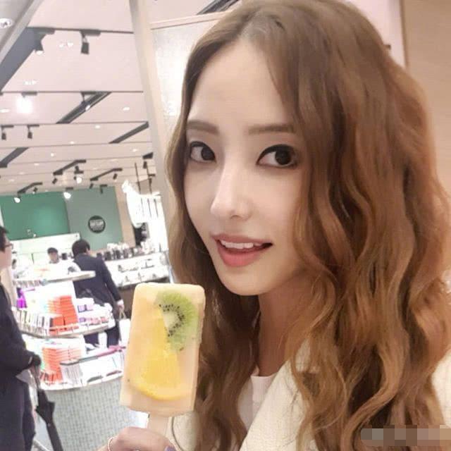 韩国80后颜霸:第3位已经生2胎,她结婚半年多还