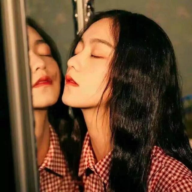 很火的唯美句子:前半生到处浪荡,后半生为你煲