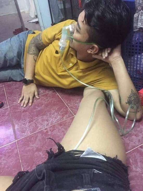 搞笑gif:有句话叫秀恩爱,死的快,说的就是你们吧?