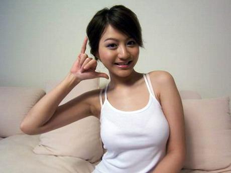 杨渝渝, 出生于四川成都, 中国内地女演员、慈善家、企业家