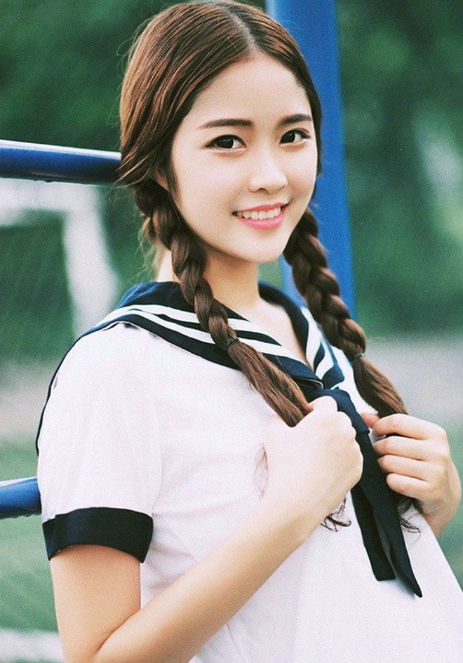 可爱麻花辫校园清纯妹子清新白皙俏皮唯美写真