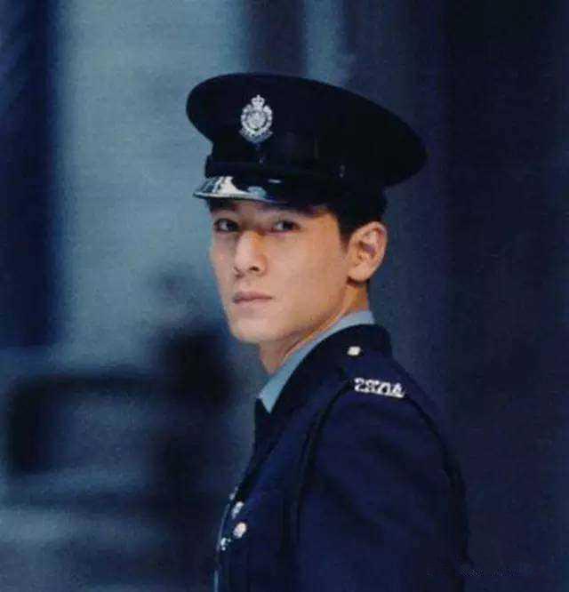 八十年代的女明星太美丽，还记得曾经惊艳过时光的香港男星们吗