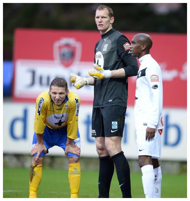 史上身高最高的10名足球运动员,踢足球的也有