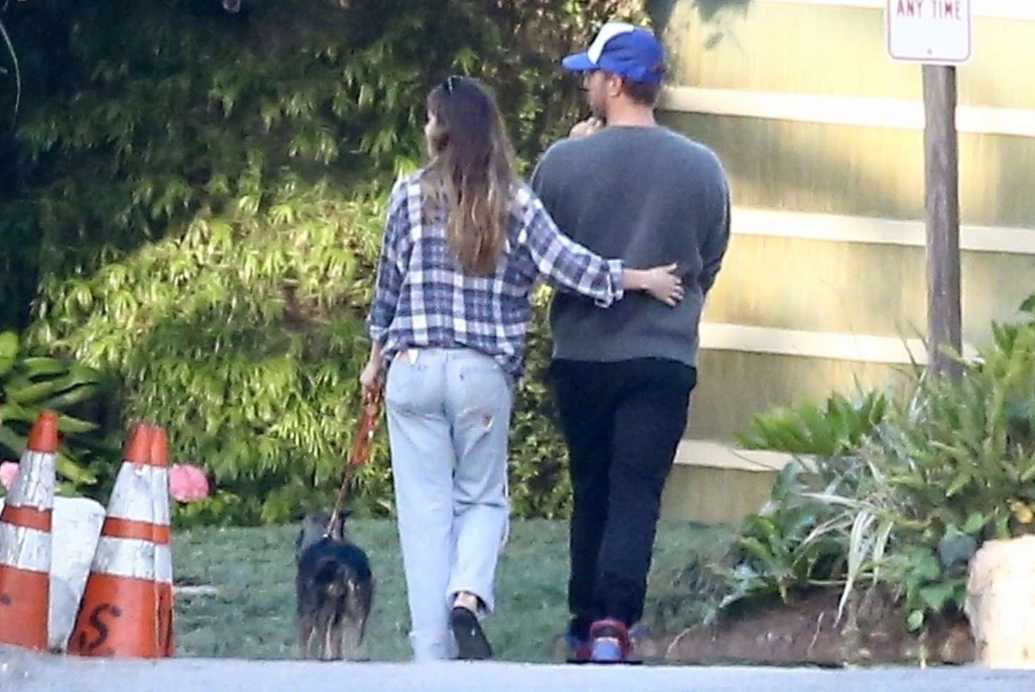 chris martin女友,chrismartin 歌手克里斯·马汀chris martin和女友达妹dakota johnson在malibu外出