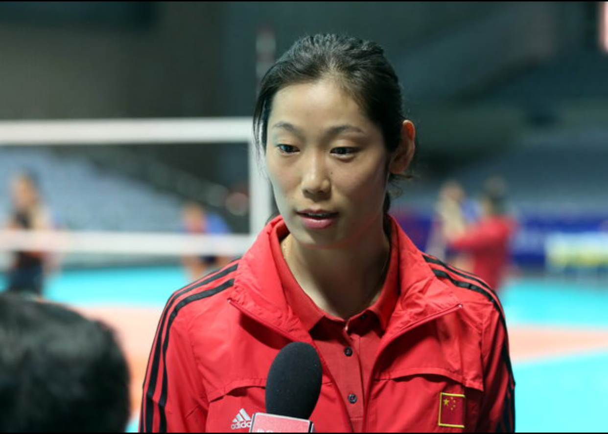 中国女排队长朱婷归队,接受当地媒体采访 公众号