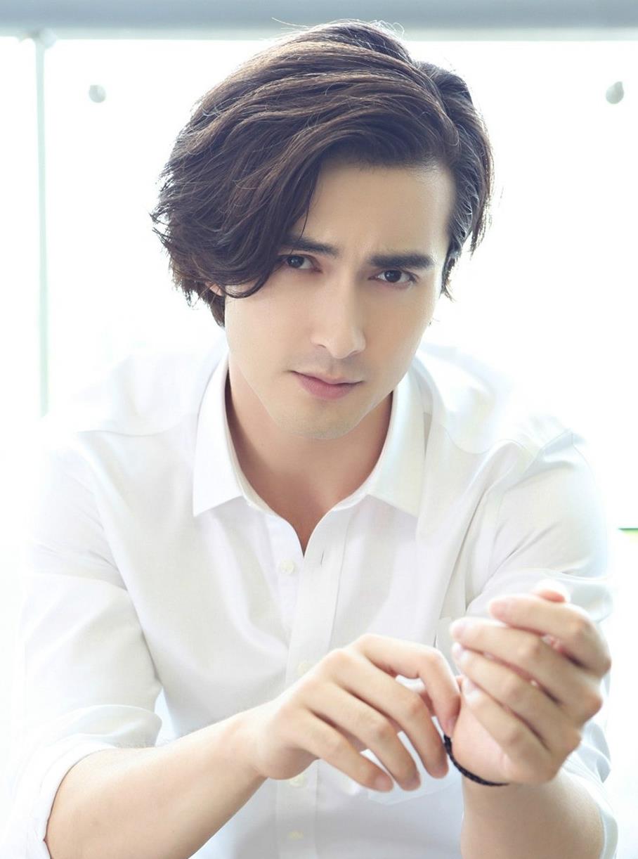 那些看似长相混血的明星,原来都是纯正的汉族