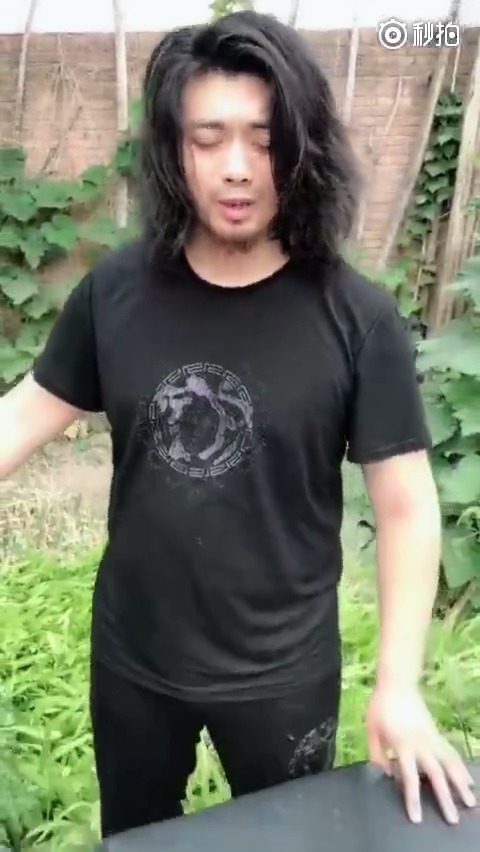 毫不夸张的说，这个电动车的配置比保时捷还要高  ​