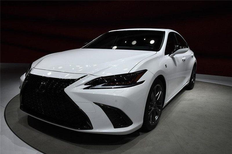 30万价格开出100万档次，全球顶尖发动机，也是奔驰最强对手