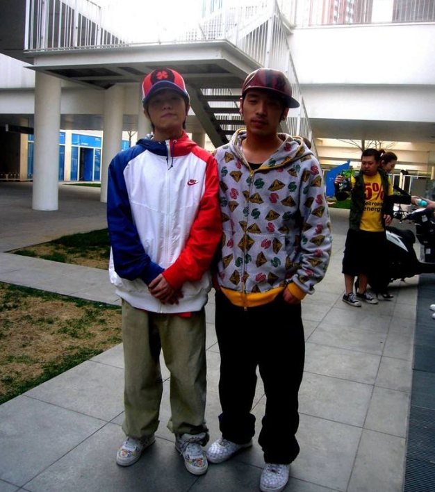 娱乐王子奇被网友叫'奶凶',石头狂撩杨文昊