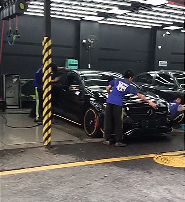 广东一家洗车店，宾利、兰博基尼都来洗车，只因价格亲民！