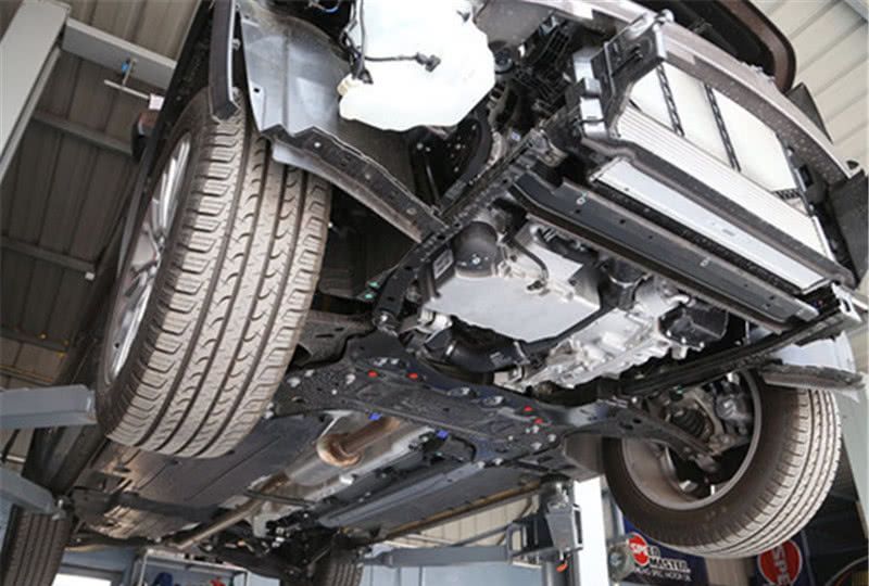 吉利和长城哪个好?打开领克01和VV7的底盘,车