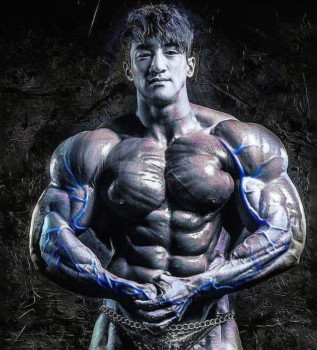 黄哲勋的强壮大肩膀怎么练的?其肩部训练计划