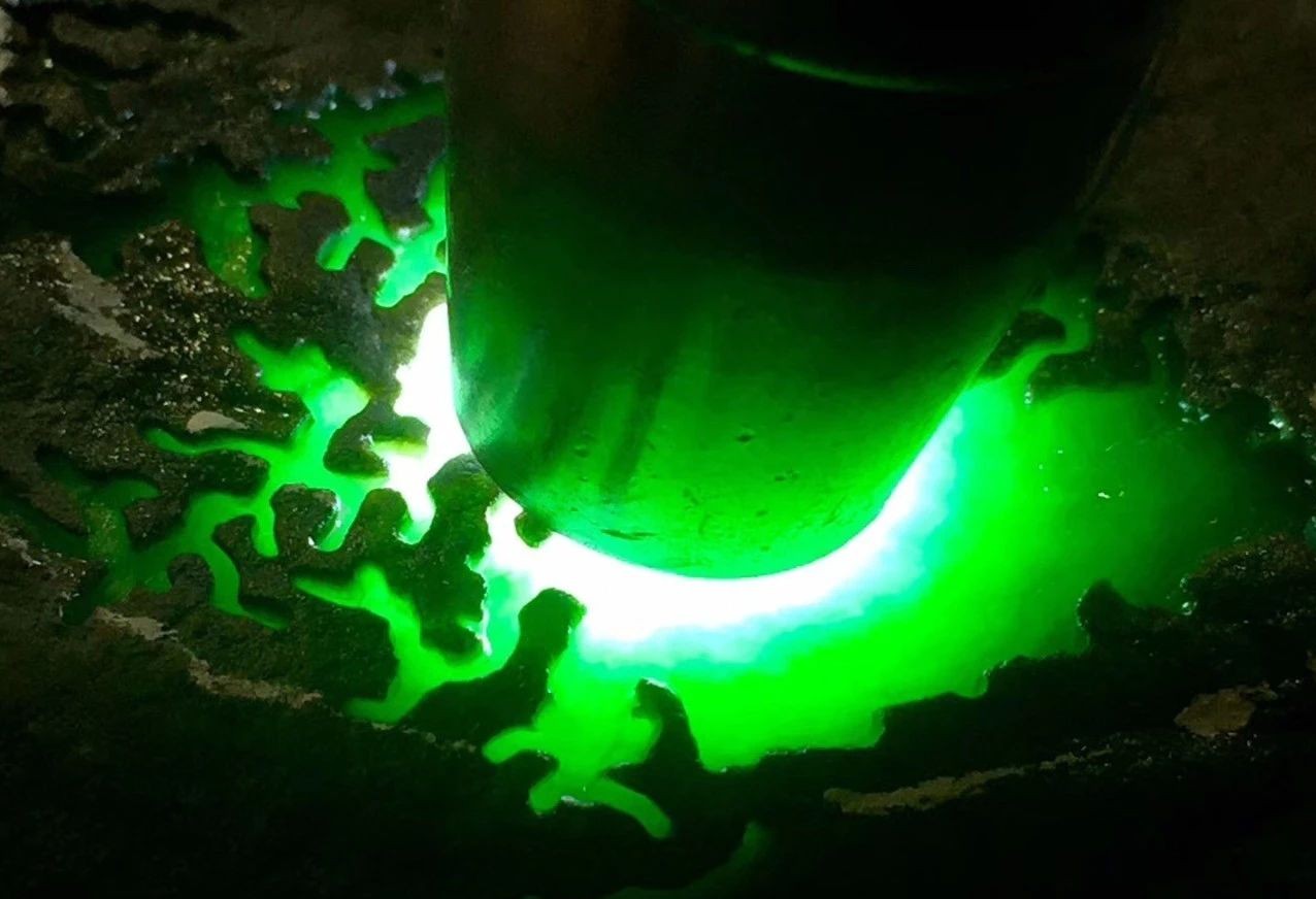 8万块切出上亿的帝王绿翡翠,货主却因太过激动