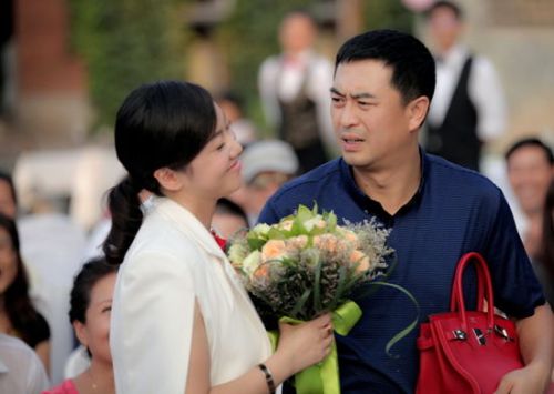 隐瞒了11年,张嘉译老婆终于曝光,难怪连闫妮、王珞丹都看不上!