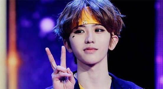 传说爱豆家里都不穷,那么蔡徐坤的爸妈是做什