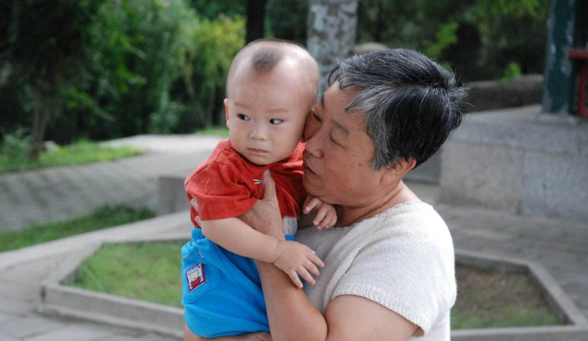 宝宝不认生,是不聪明表现吗?