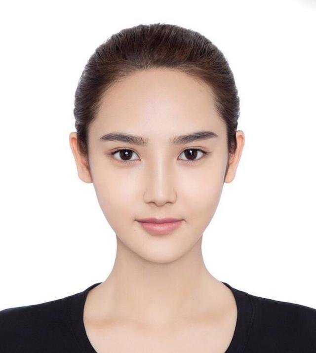 王俊凯北影女同学照片美爆了! 网友;小凯你要控制自己哦!