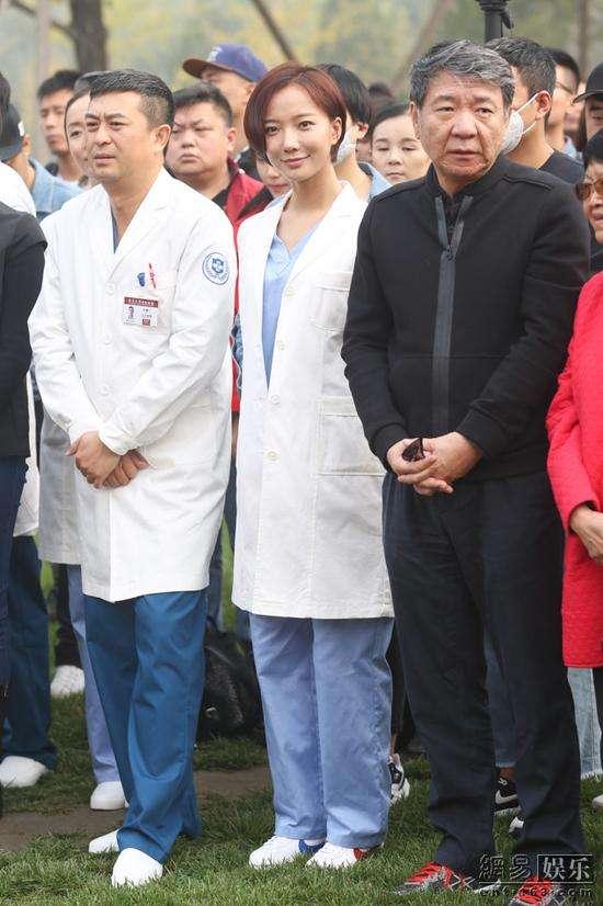 47岁大叔身患不死癌症,却吻遍娱乐圈女神,片