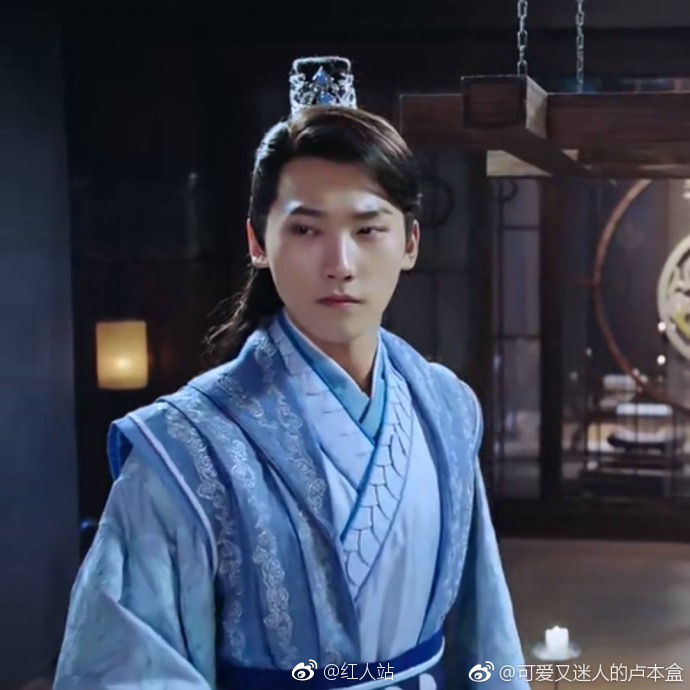 IG17岁冠军ADC阿水Jackeylove撞脸邢昭林?