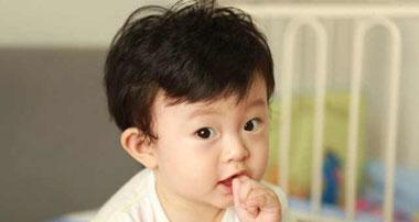 两岁宝宝感冒吃药迟迟不好, 心急的婆婆做了一