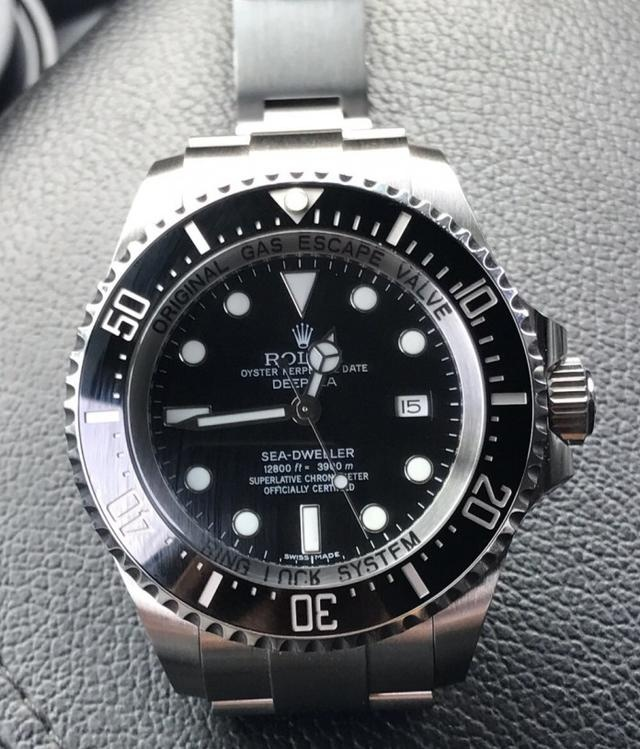 周先旺在行业内的地位与劳力士在奢侈品界的地位相比谁更高?