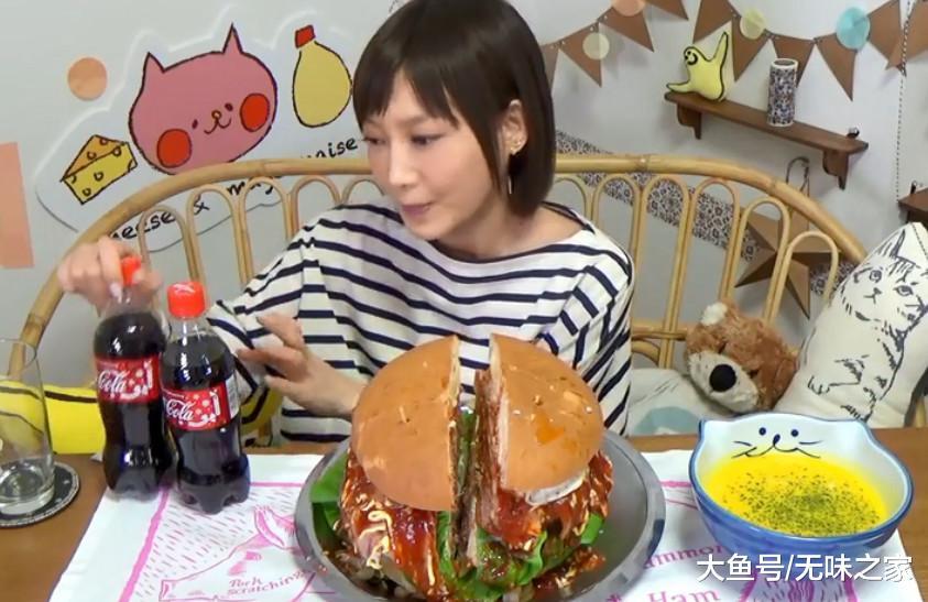 日本大胃王吃播木下一人吃"巨型"汉堡, 十层高的汉堡被吃光了
