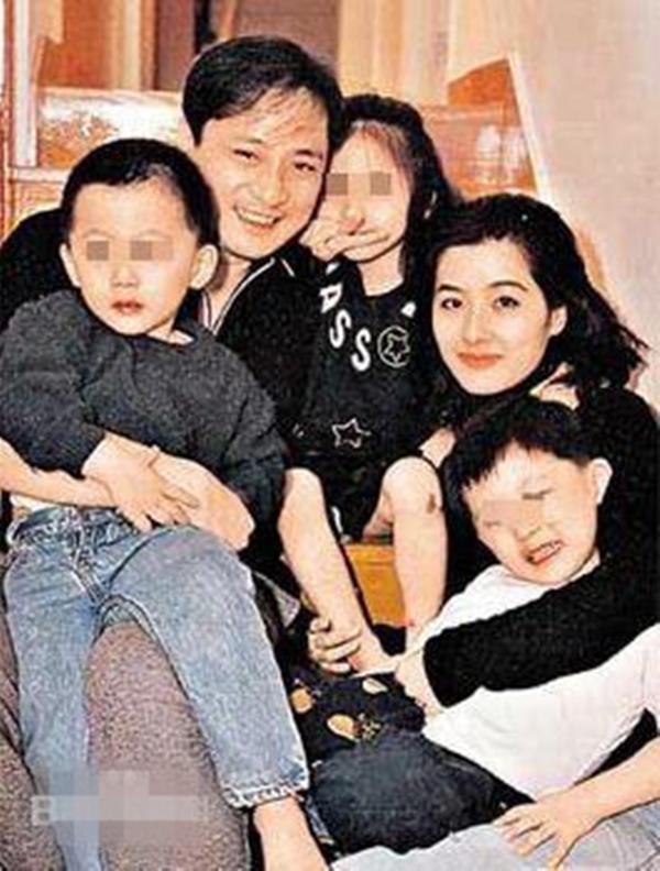 香港最帅的亲兄弟明星，他为妻子钟情一生，他却害一代影后自杀！
