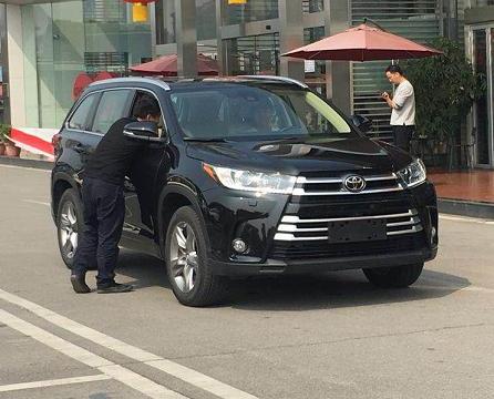 升级超值配置，18款汉兰达，还是一如既往的霸气