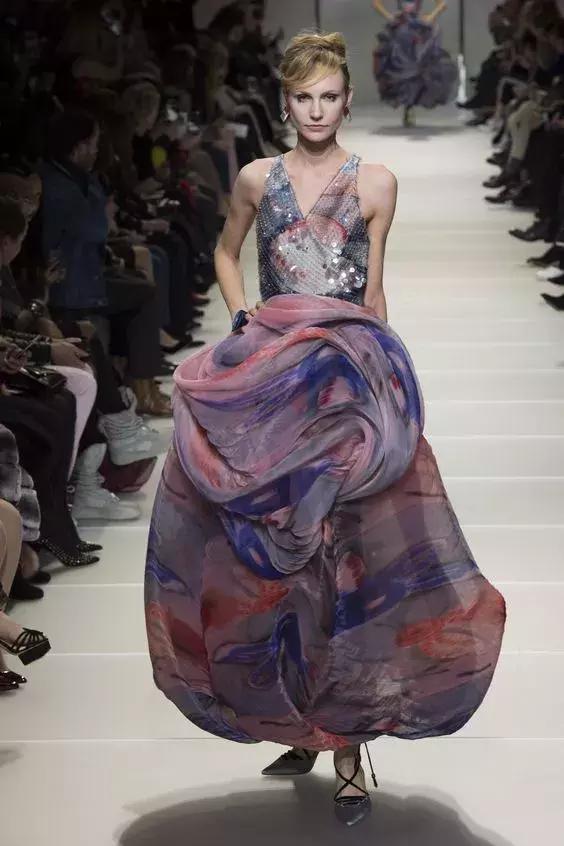 2018春夏十大流行色,听起来都不好穿,但看一眼