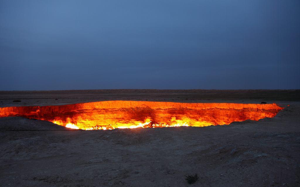 世界最奇特的坑洞, 烈火燃烧40年不灭, 跳进去可以通往地狱