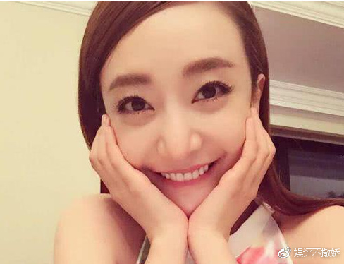 何捷张馨予婚礼伴郎团曝光,但姗姗来迟的伴娘